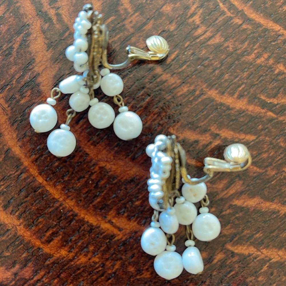 Signed Miriam Haskell seed bead cluster clip vintage earrings - Picture 4 of 5